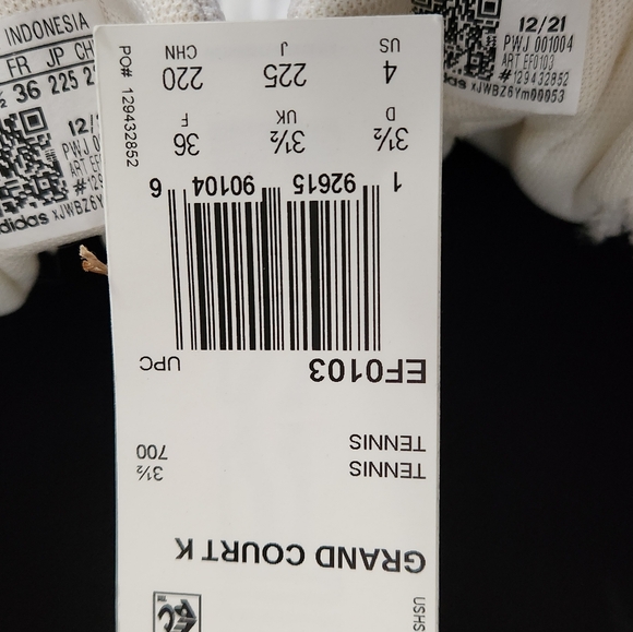 Youth Adidas Size 4 - Picture 2 of 6